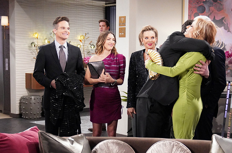 fenmore hugs lauren as kevin, chloe, and gloria smile y&r spoilers photos