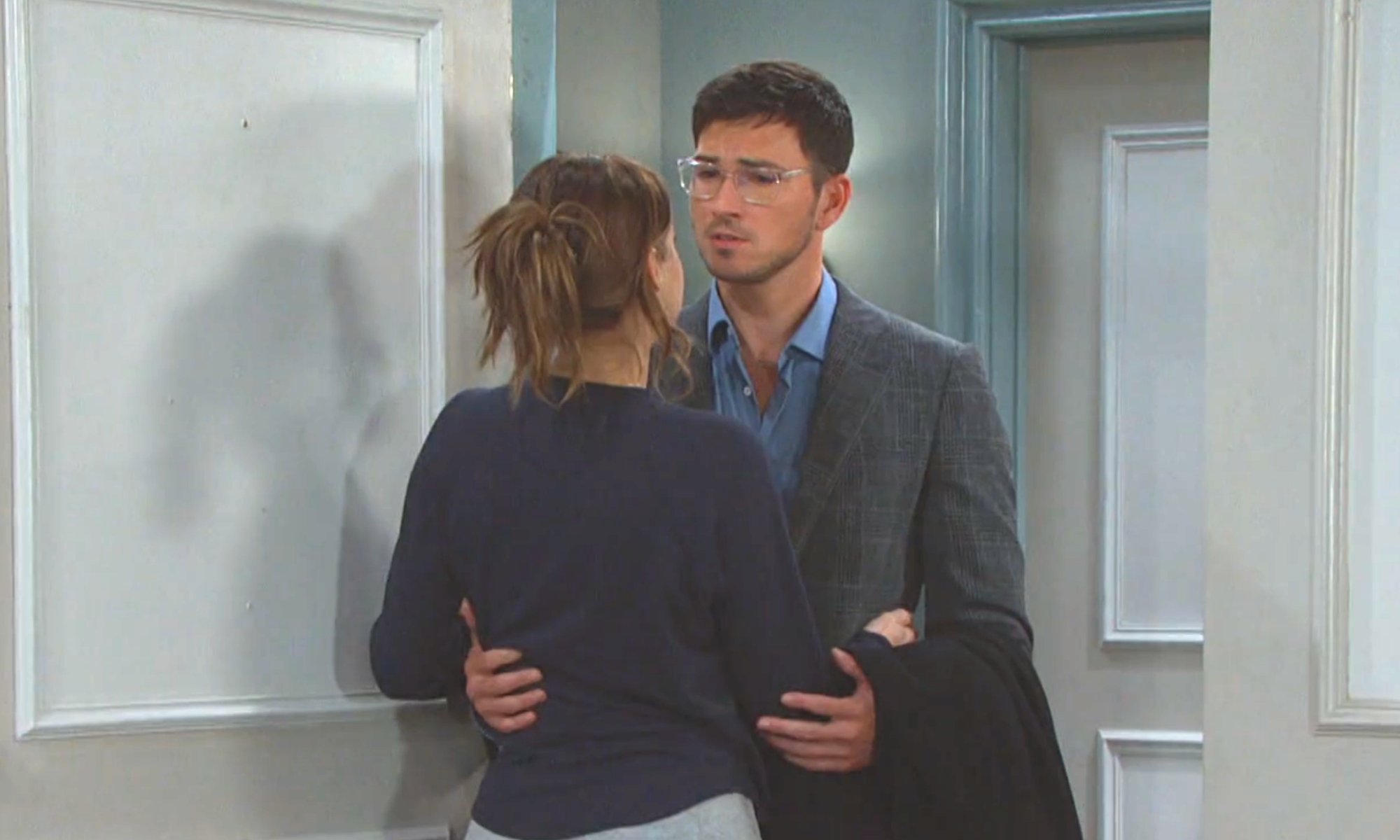 alex kiriakis holds stephanie johnson in her doorway in days of our lives recap