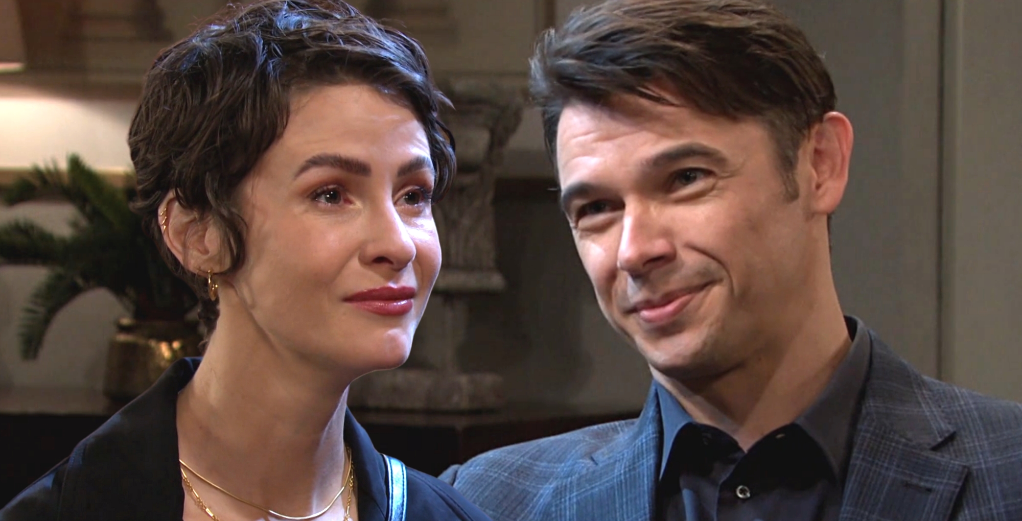 sarah horton and xander cook are expecting on days of our lives.