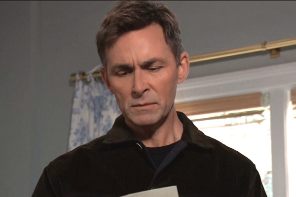 general hospital valentin reading a letter.