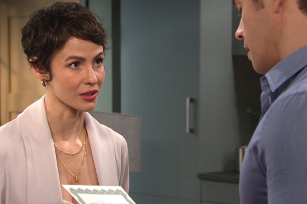 soap operas days of our lives sarah has a gift for xander.