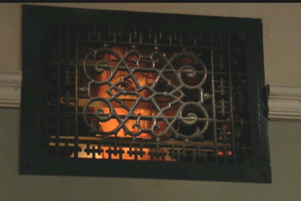 the young and the restless aunt jordan hid behind a vent grate.