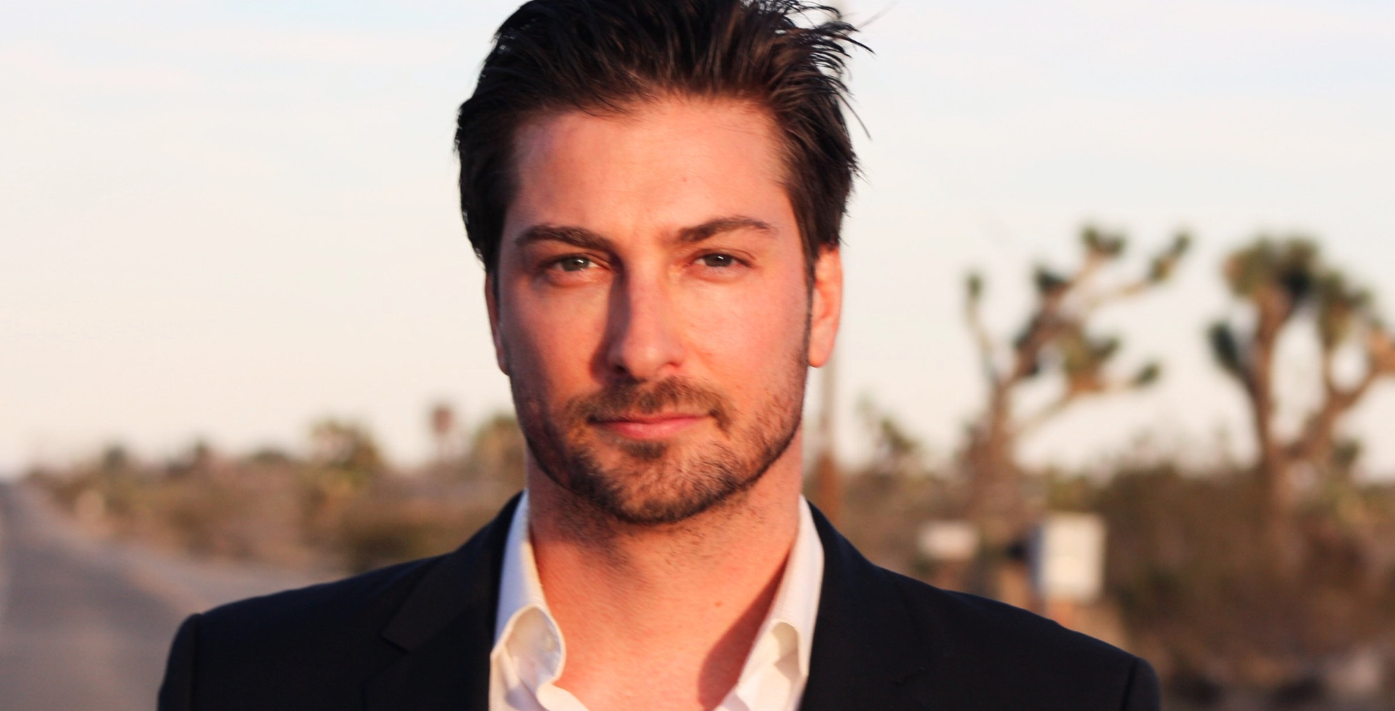 Actor Daniel Lissing Christmas Con 2025 interview