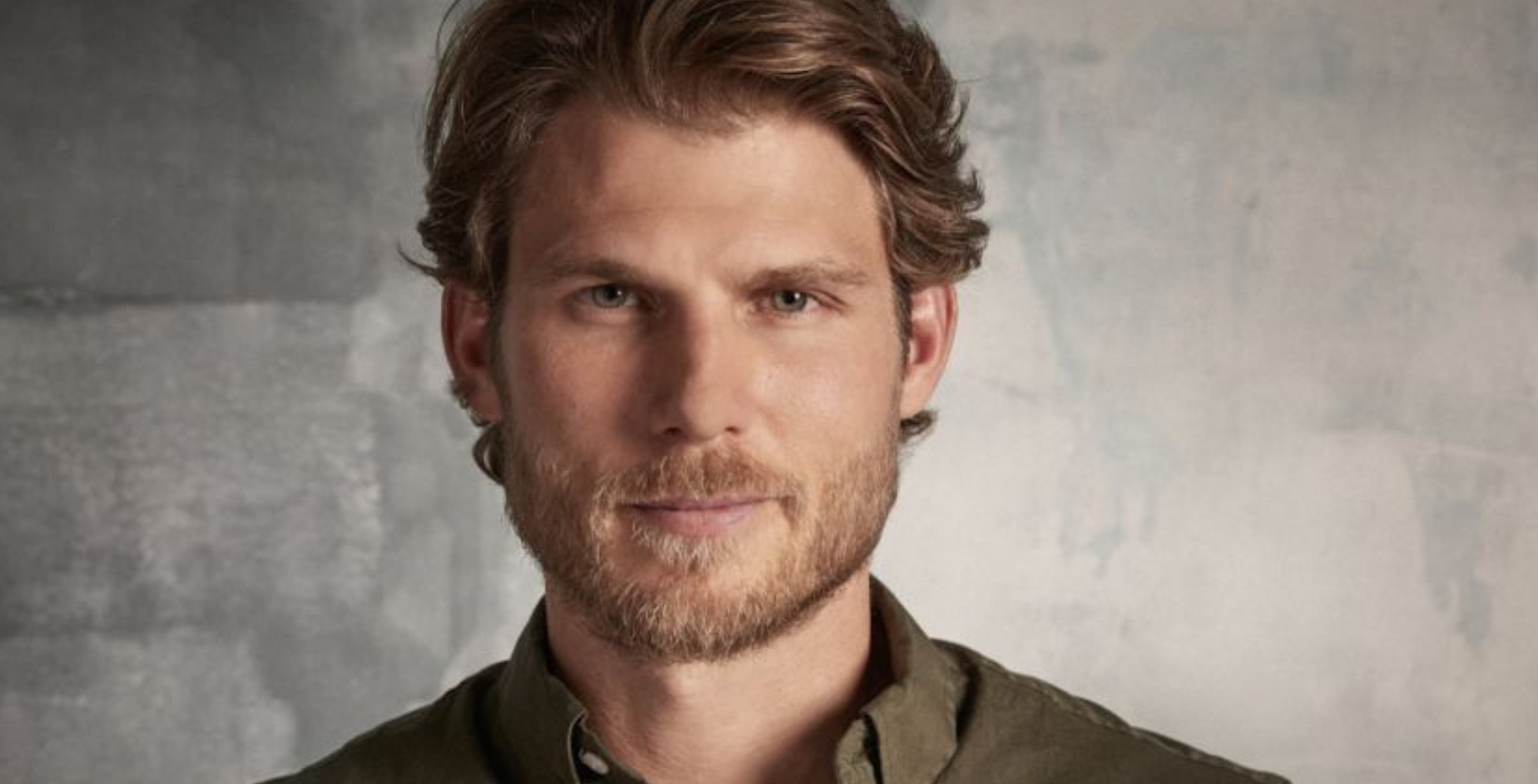 Actor Travis Van Winkle interview at Christmas Con