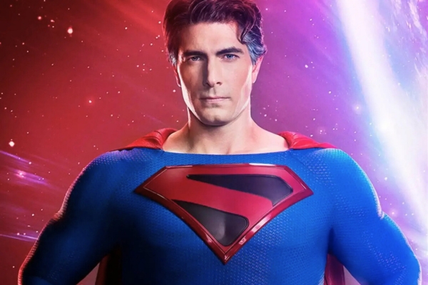 Actor Brandon Routh as Superman in the Arrowverse crossoverr event
